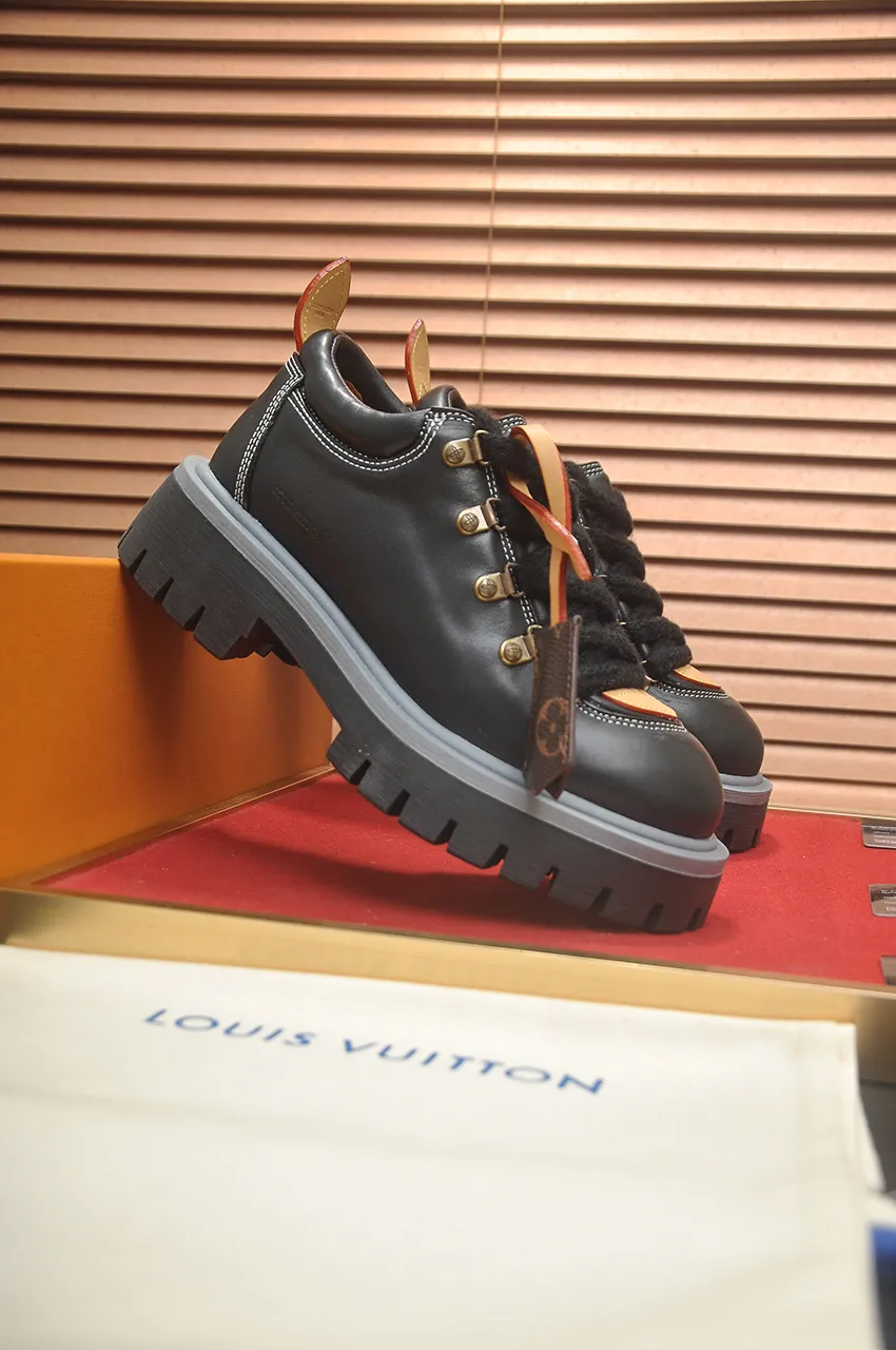 Men's shoes 💰660💶 LV Louis Vuitton 2025 autumn and winter new couple's new style, the original version is developed one to one, retro fashion, handsome and cool mountaineering derby shoes are out of stock 👍 💎 Material: imported first-layer cowhide 💎 Lining: imported lambskin 💎 Outsole: original molded TR non-slip sole 💎 Bottom height: 3.5cm 💎 Shoe size: 35-45 for both men and women